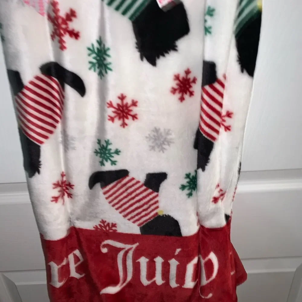 White Christmas Dog Snowflake Juicy Throw Blanket